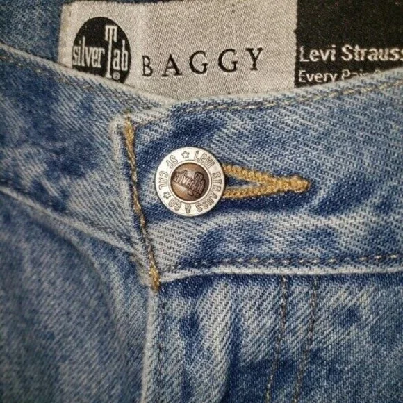 Levi's Sz 29 Silver Tab Denim Shorts Women's High-Waisted Mom Jean's Raw Hem - Picture 5 of 9